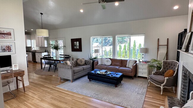 Photo - 1369 E 320 N