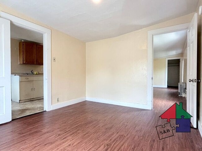 Building Photo - Barre City 2 Bedroom - Heat Included!