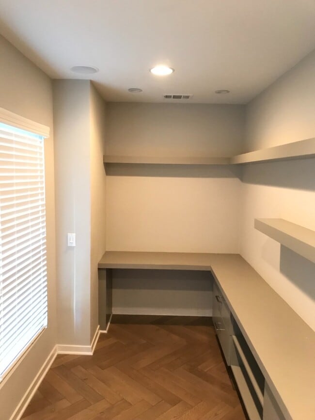 Photo - Modern Home in Hollywood with 2-Bedrooms, 3 Baths, 2-Car Attached Garage, and Private Rooftop Deck