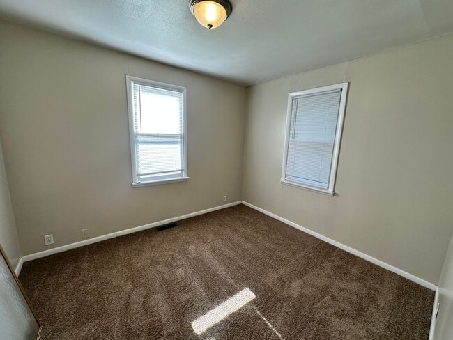 Photo - 12002 Alberta Ave