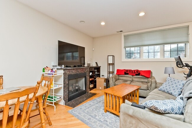 Photo - 2414 W Moffat St