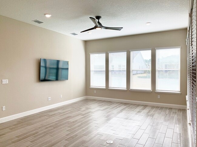 Photo - 68 Furrier Ct