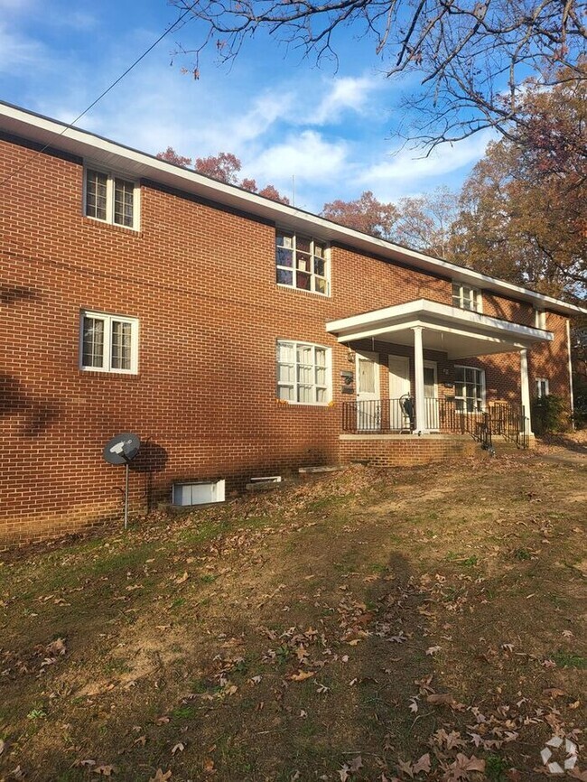 Building Photo - Large Apartment in Albemarle, NC