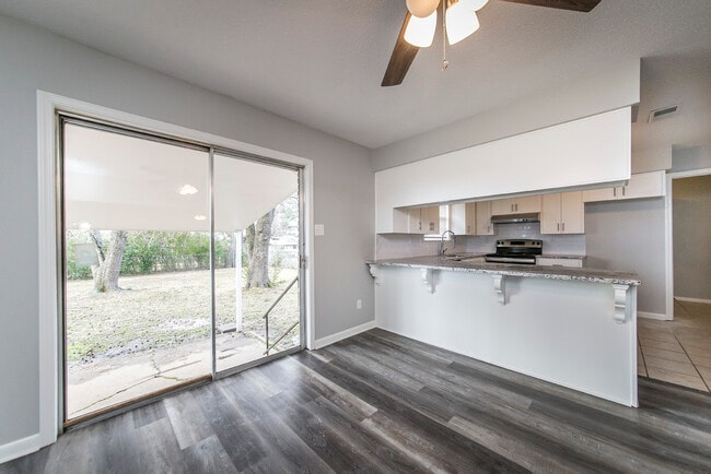 Photo - 17 Chalet St