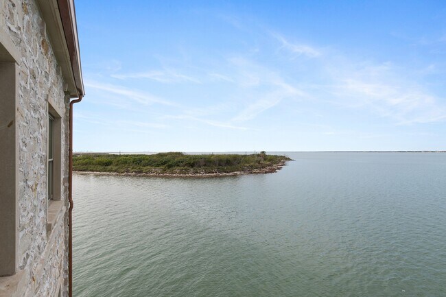 JPAGE-Multifamiliar-LighthousePointe-3308-3018