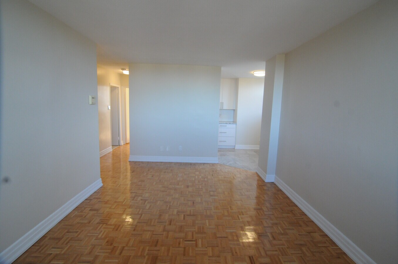 Photo - 435 Eglinton Ave E