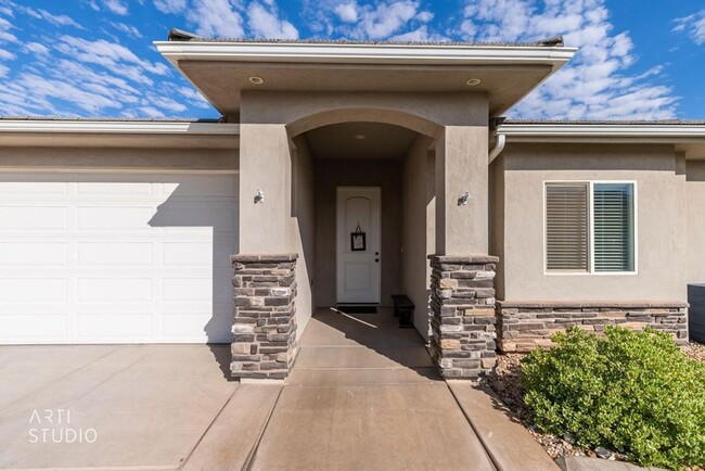 Photo - Beautiful Desert Canyon Home!