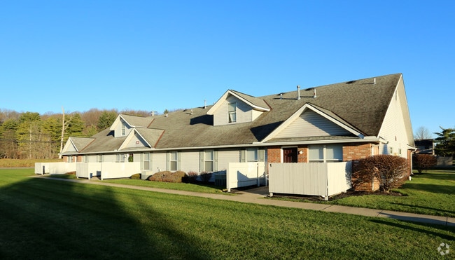 Photo - Newark Village Square