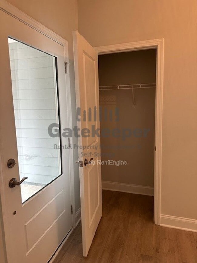 Photo - 505 Colebrook Wy