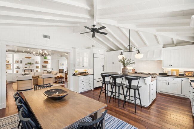 Photo - 2035 Miramar Dr