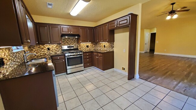 Photo - 3 Bedroom 2 Bath home in Bentonville Schools Subdivision!!