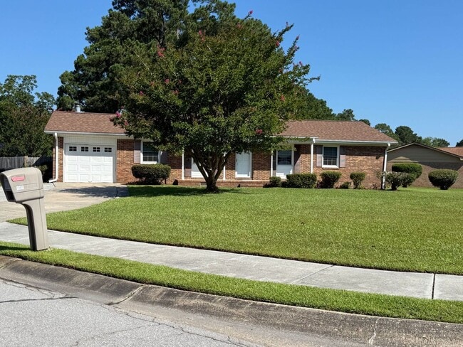 Building Photo - 403 Thomas Dr