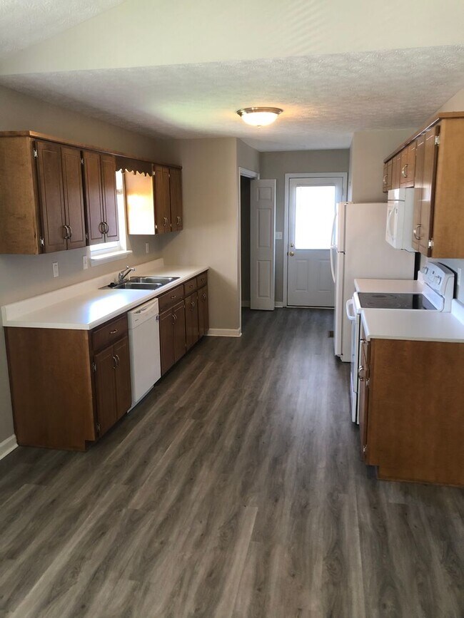 Photo - 311 Parker Pl SW