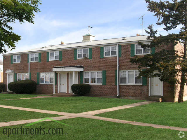 Building Photo - Evergreen Town House Apartments