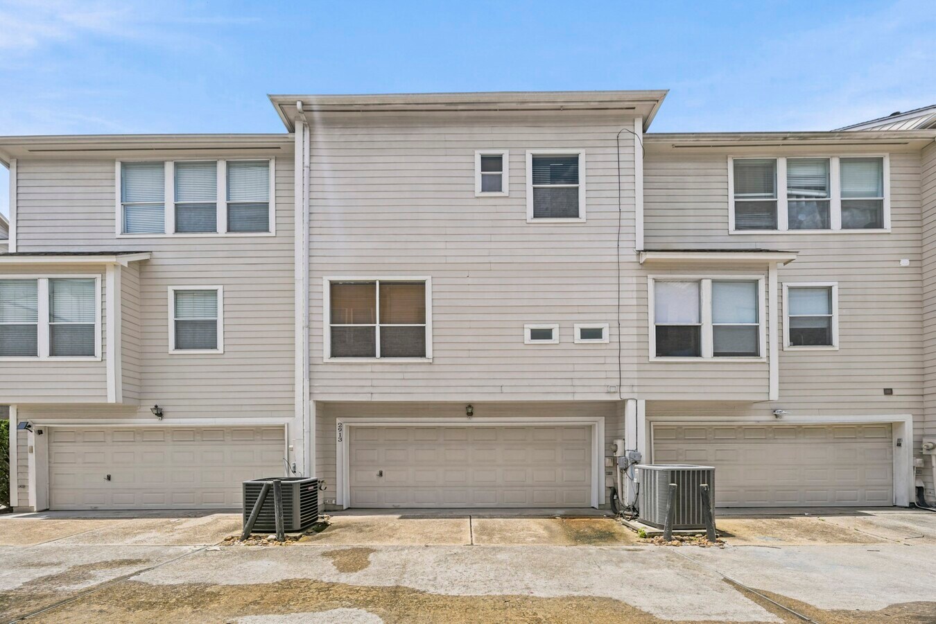 Photo - 2913 Crawford St