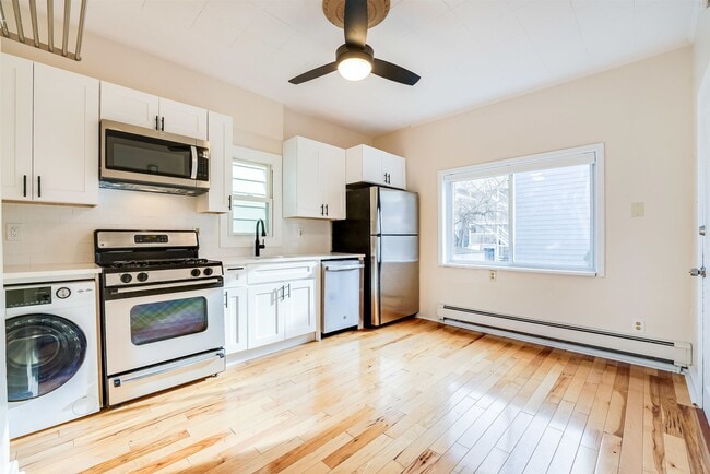 Building Photo - 100 W 17th St Unit 1