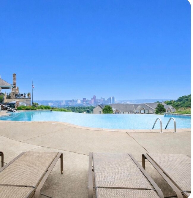 Building Photo - 422 Breezewood Ct