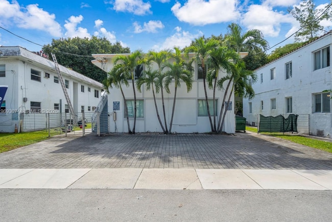 Building Photo - 560 NE 63rd St Unit 3