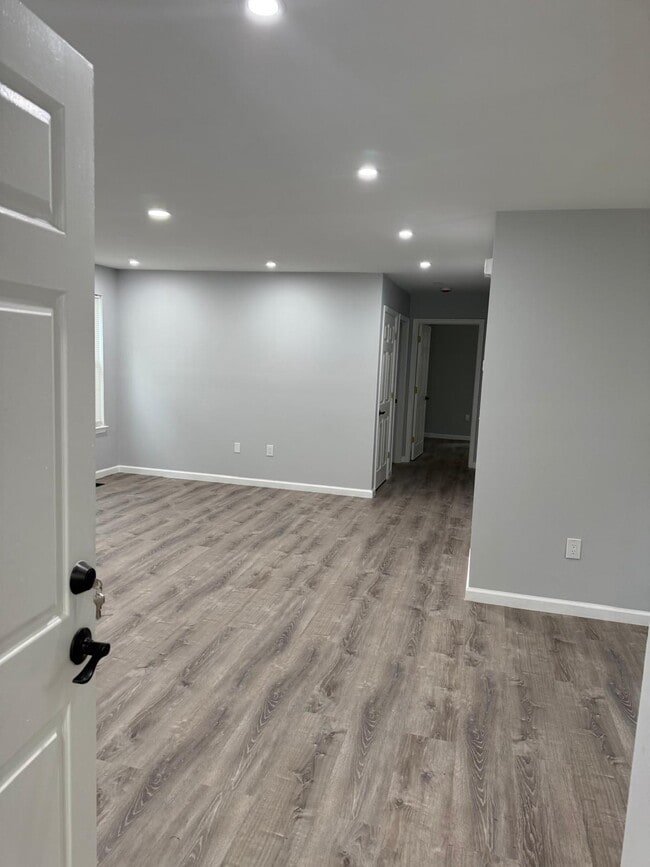 Main Entryway & Dining Nook