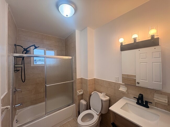 Photo - 463 E 54th St