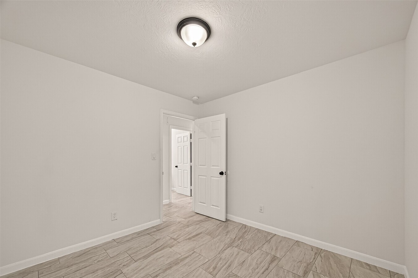 Photo - 4302 Hirsch Rd