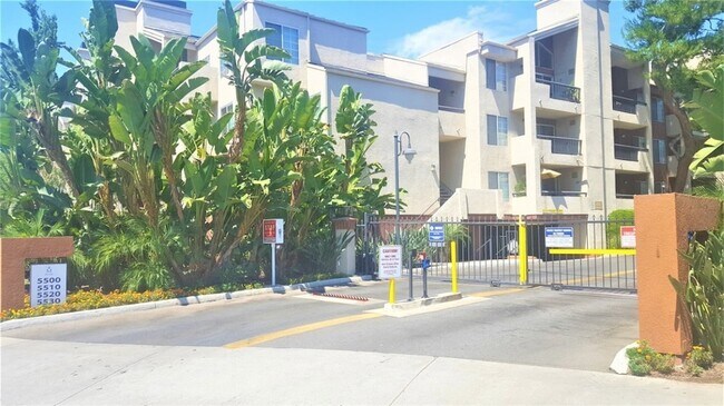 Photo - 5510 Owensmouth Ave Unit 213
