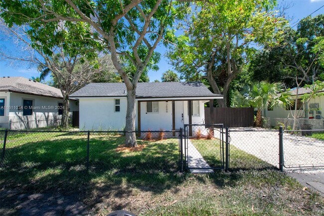 Photo - 2888 SW 17th St