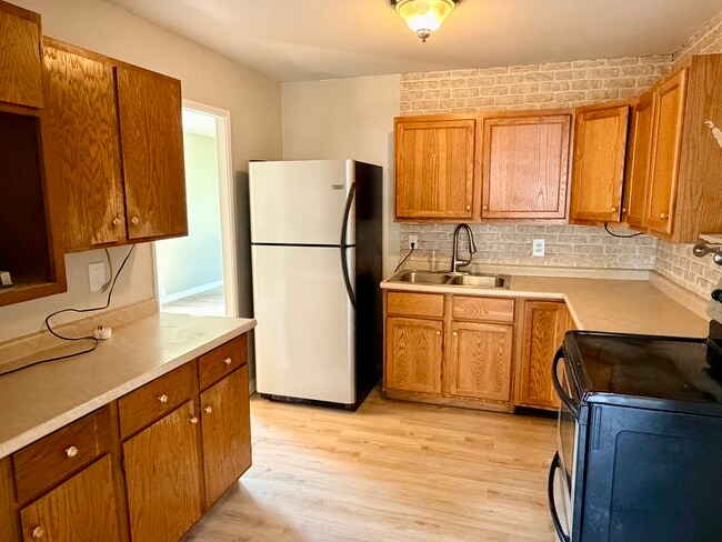 Photo - 300 North Park Dr