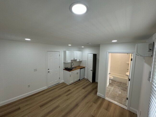 Photo - 230E 2nd, Media Unit 3