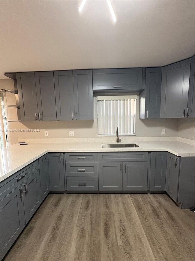Building Photo - 300 NW 16th Ave Unit 2E Rental