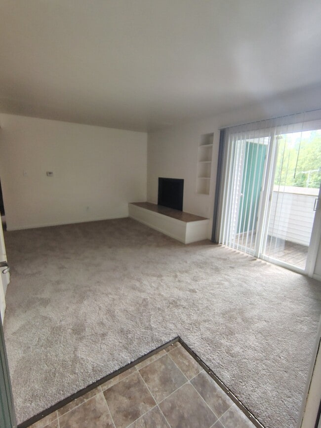Building Photo - 600 Reusens Rd Unit N146