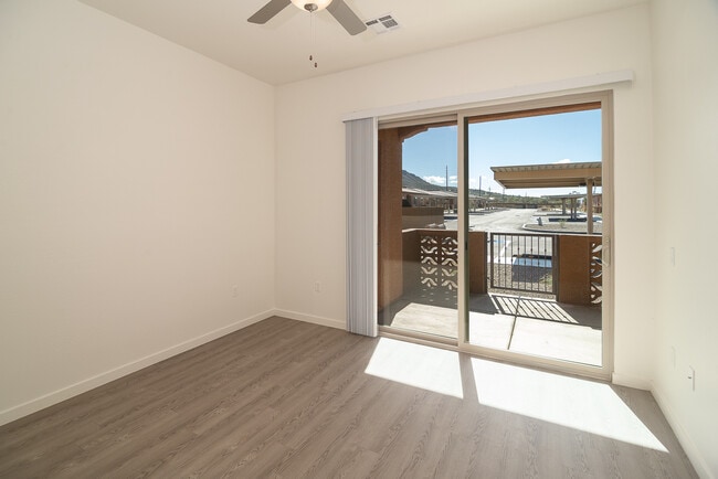 Dormitorio con patio - Linda Vista Luxury Rentals