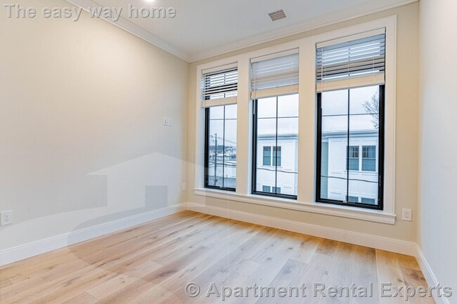 Photo - 157 Everett St Unit #303