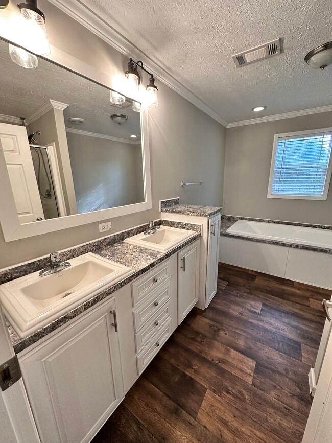 Building Photo - 253 Old Mobile Hwy