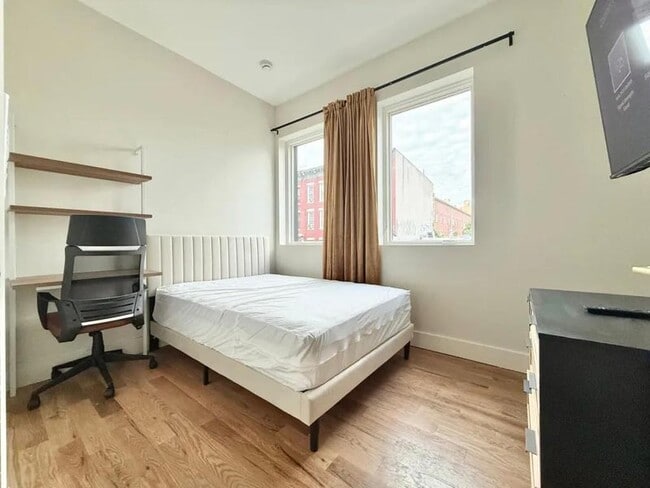 Building Photo - Nice room in a good neighborhood Unit 2B