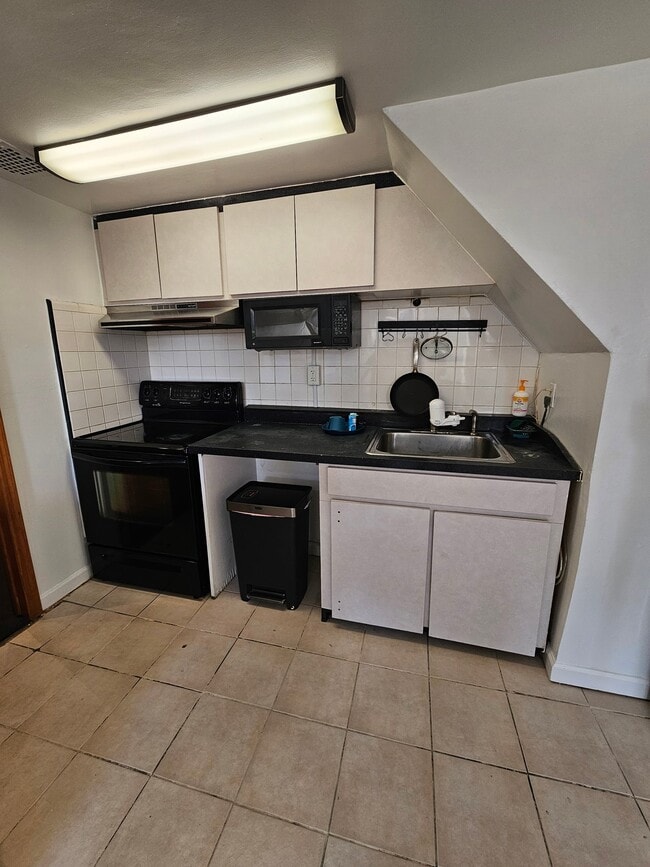 Photo - 2001 Gerritsen Ave Unit Ground