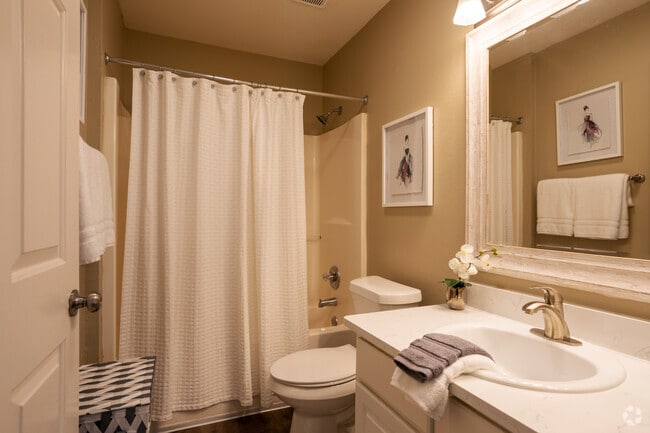 2BR,2BA_Barbaretta_1024 SqFt - South Pointe Apartments and Homes