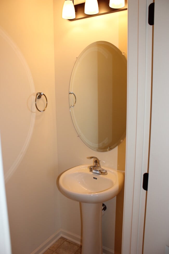 Photo - 3 Bedroom 2.5 bath Two Level Townhome