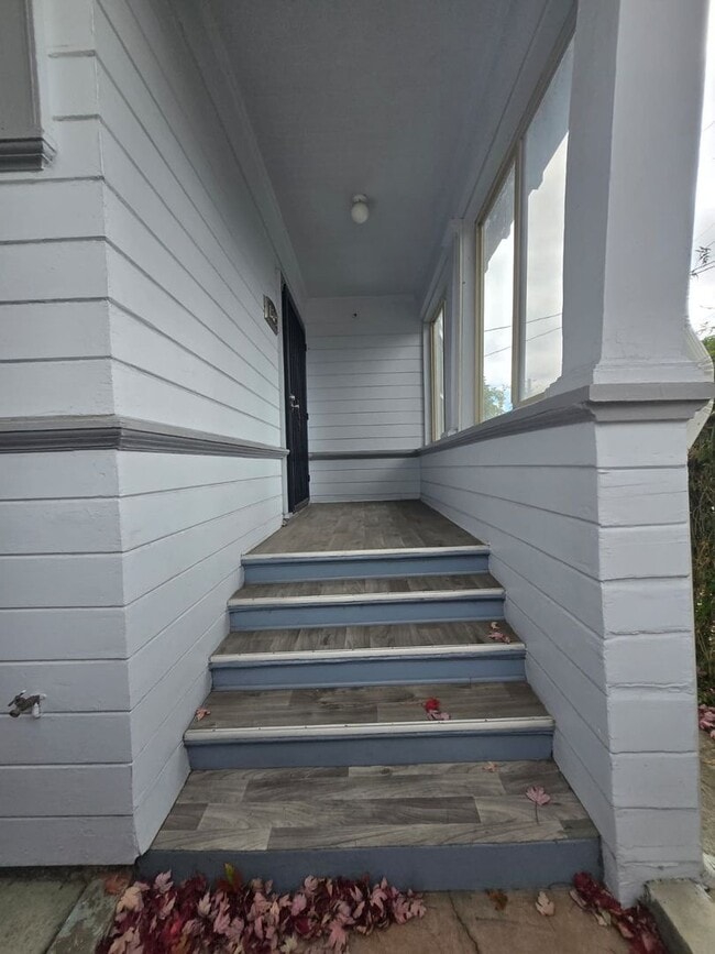 Photo - Upstairs 2bd/1ba Near Lake Merritt – $1,800