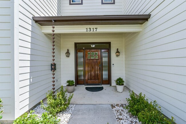 Photo - 1317 Chantilly Ln