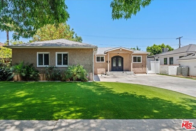 Photo - 18725 Martha St