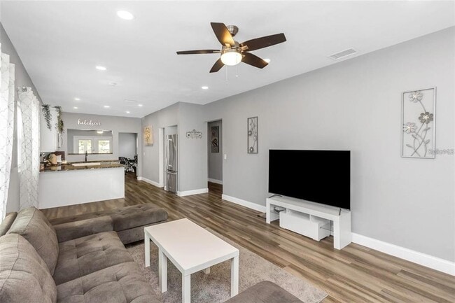 Photo - 206 N Himes Ave