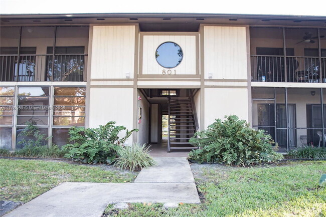 Building Photo - 801 NE 199th St Unit 20510 Rental