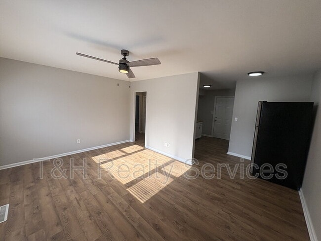 Photo - 1608 W 58th St