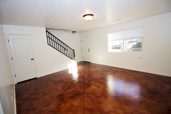 Photo - 3 bed, 2.5 bath town house *Internet Included