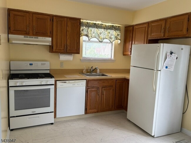 Photo - 131 Locust Ct