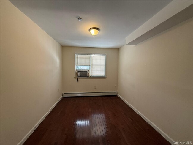 Photo - 42-20 196th St