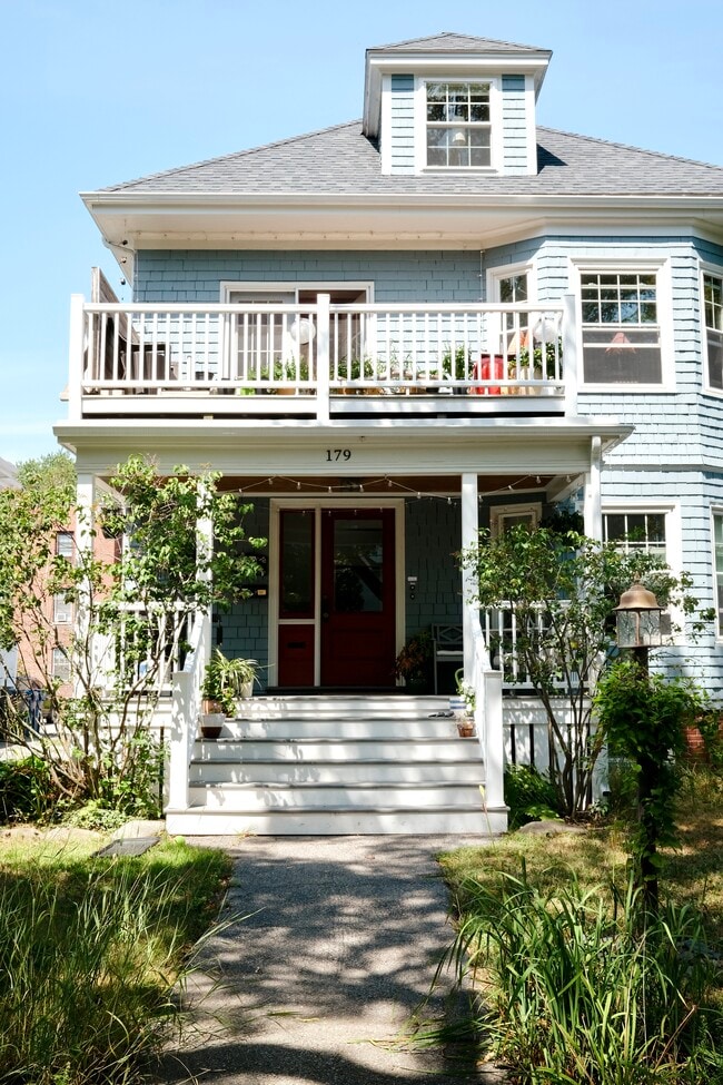 Building Photo - 179 Dartmouth st Unit 4 Bed 2 Bath Rental