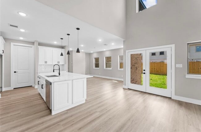 Photo - 2606 Martinas