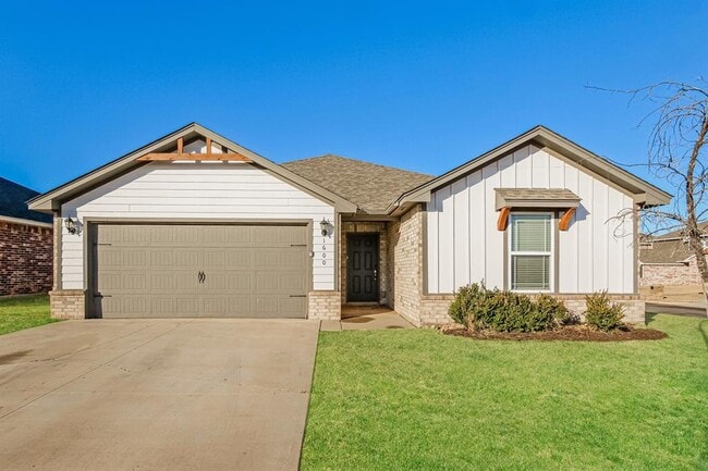 Building Photo - 1600 Maroon Dr